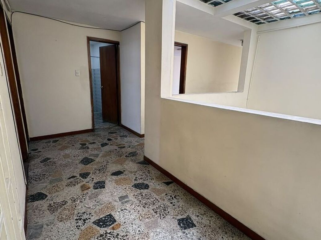 Casa de 6 alcobas en venta en San Francisco, Bogotá, 252 m² · foto 18 de 20