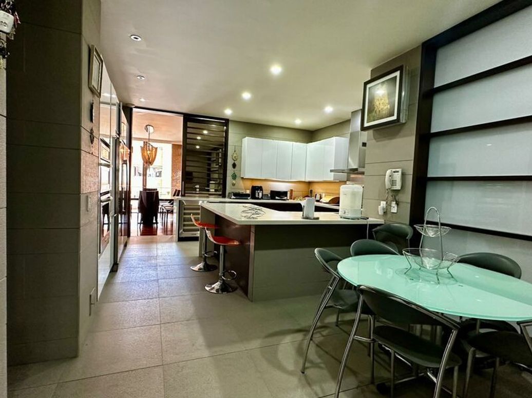 Apartamento de 4 alcobas en venta en Chico, Bogotá, 370 m² · foto 16 de 20