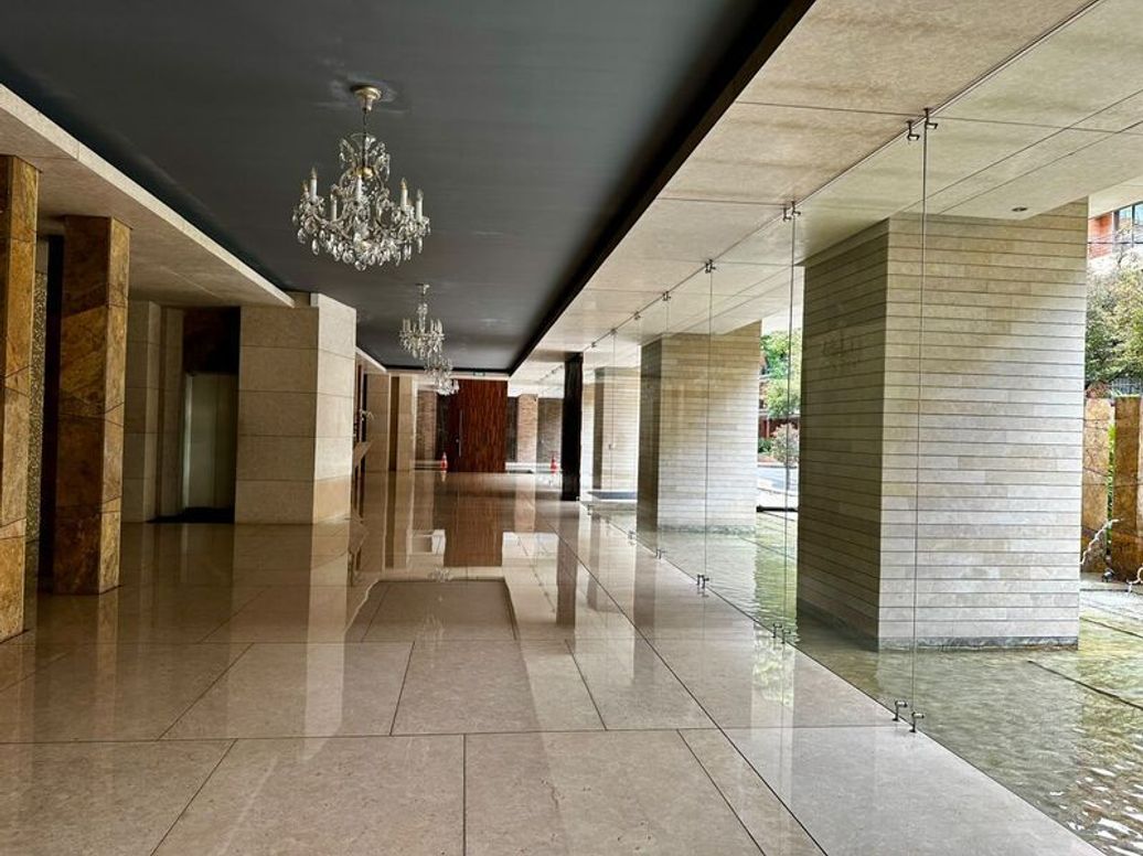 Apartamento de 4 alcobas en venta en Chico, Bogotá, 370 m² · foto 2 de 20