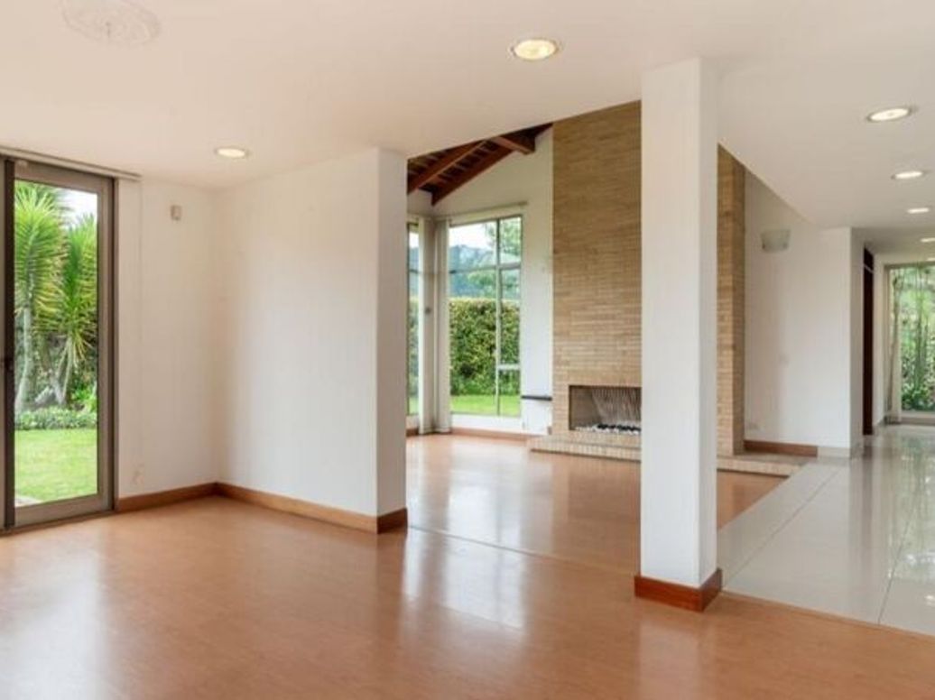 Casa de 4 alcobas en venta en Casa Blanca, Bogotá, 290 m² · foto 3 de 12