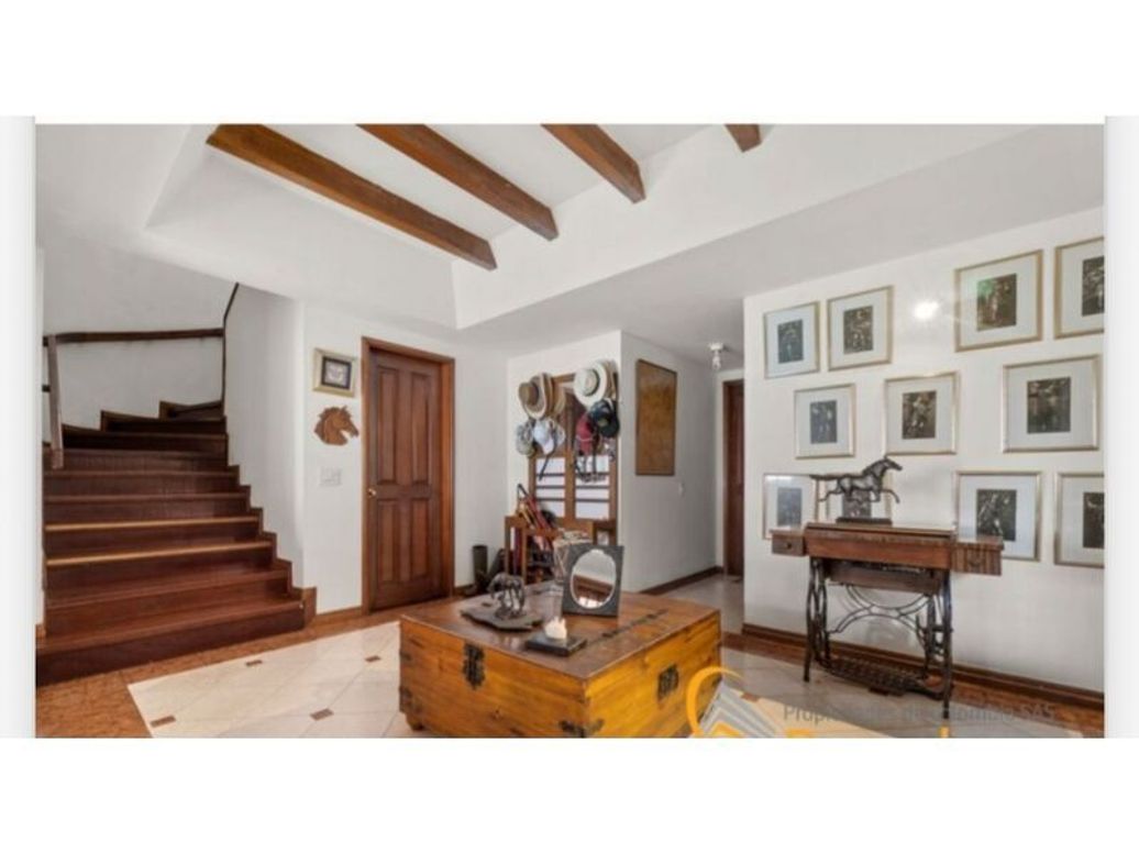 Casa de 4 alcobas en venta en Suba, Bogotá, 295 m² · foto 2 de 16
