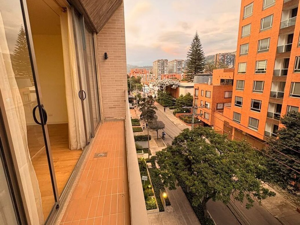 Apartamento de 1 alcoba en venta en Cedritos, Bogotá, 65 m² · foto 3 de 14