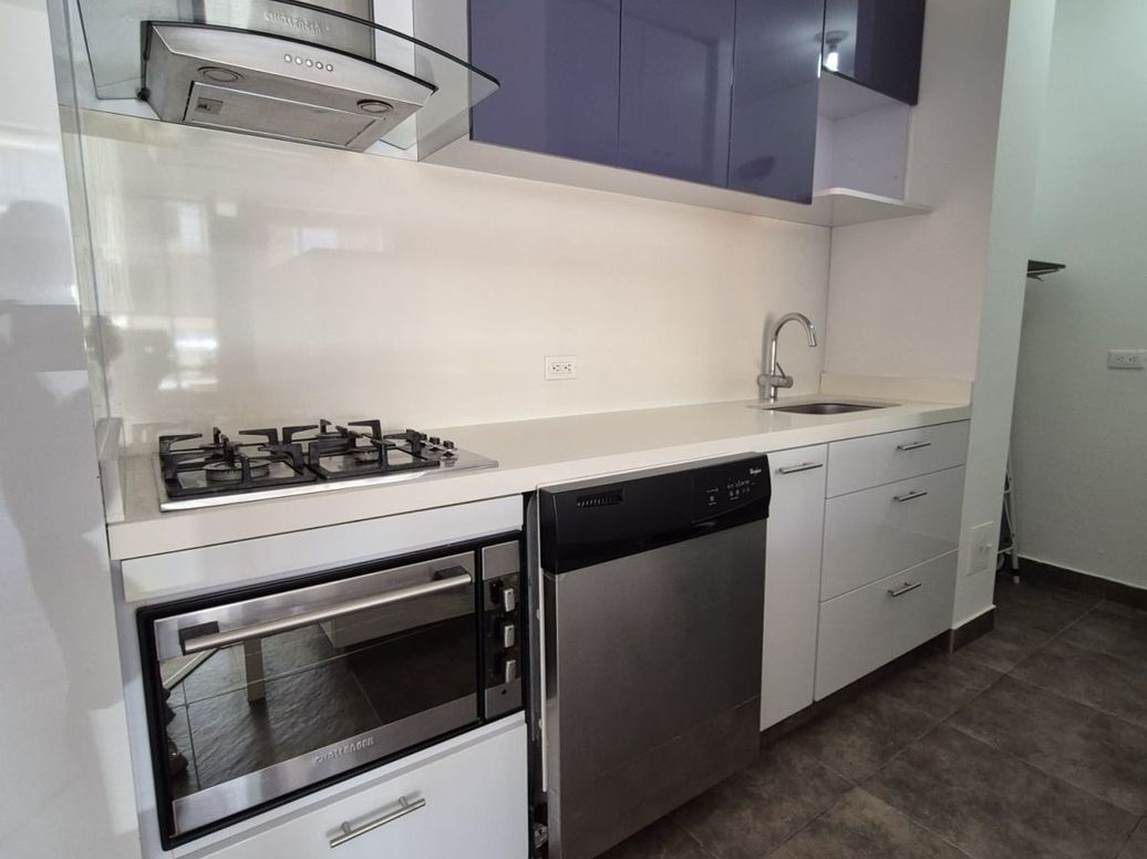 Apartamento de 1 alcoba en arriendo en Santa Barbara Occidental, Bogotá, 66 m² · foto 2 de 17