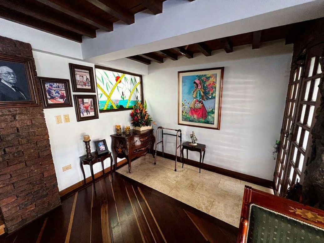 Casa de 5 alcobas en venta en Santa Ana Oriental, Bogotá, 250 m² · foto 4 de 20