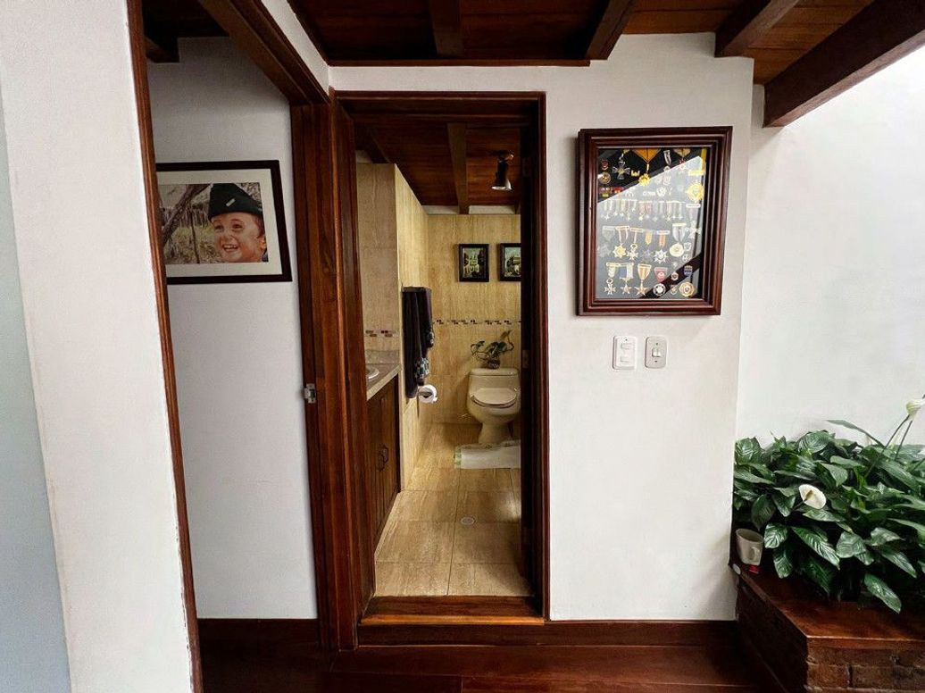 Casa de 5 alcobas en venta en Santa Ana Oriental, Bogotá, 250 m² · foto 17 de 20