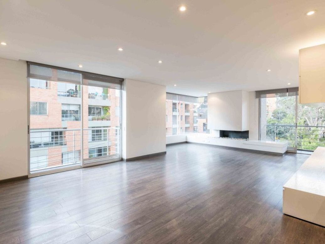 Apartamento de 2 alcobas en venta en Bella Suiza, Bogotá, 147 m² · foto 2 de 20