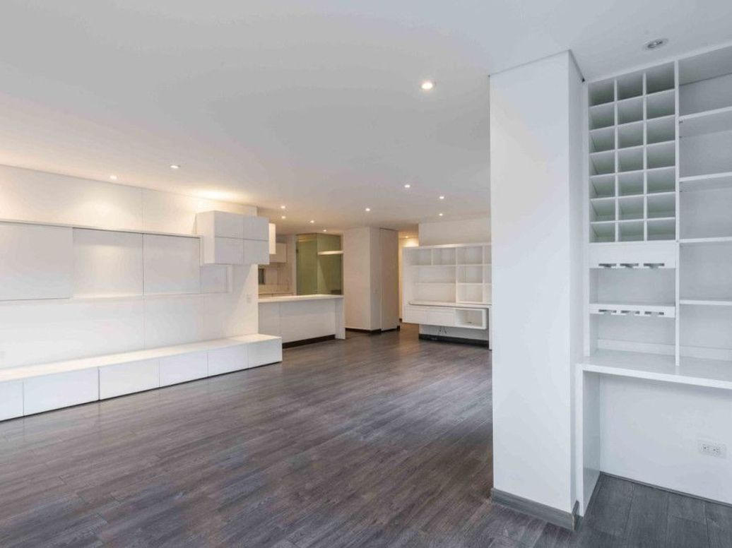 Apartamento de 2 alcobas en venta en Bella Suiza, Bogotá, 147 m² · foto 3 de 20