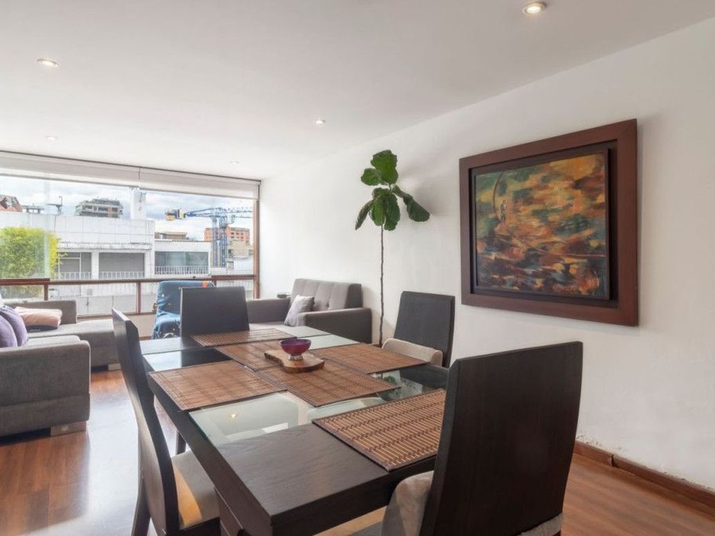 Apartamento de 3 alcobas en venta en Los Rosales, Bogotá, 86 m² · foto 2 de 14