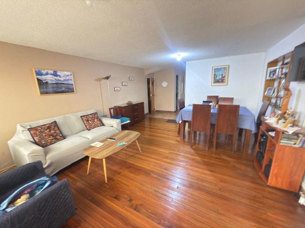 Casa de 6 alcobas en venta en Gustavo Restrepo, Bogotá, 252 m² · foto 3 de 20