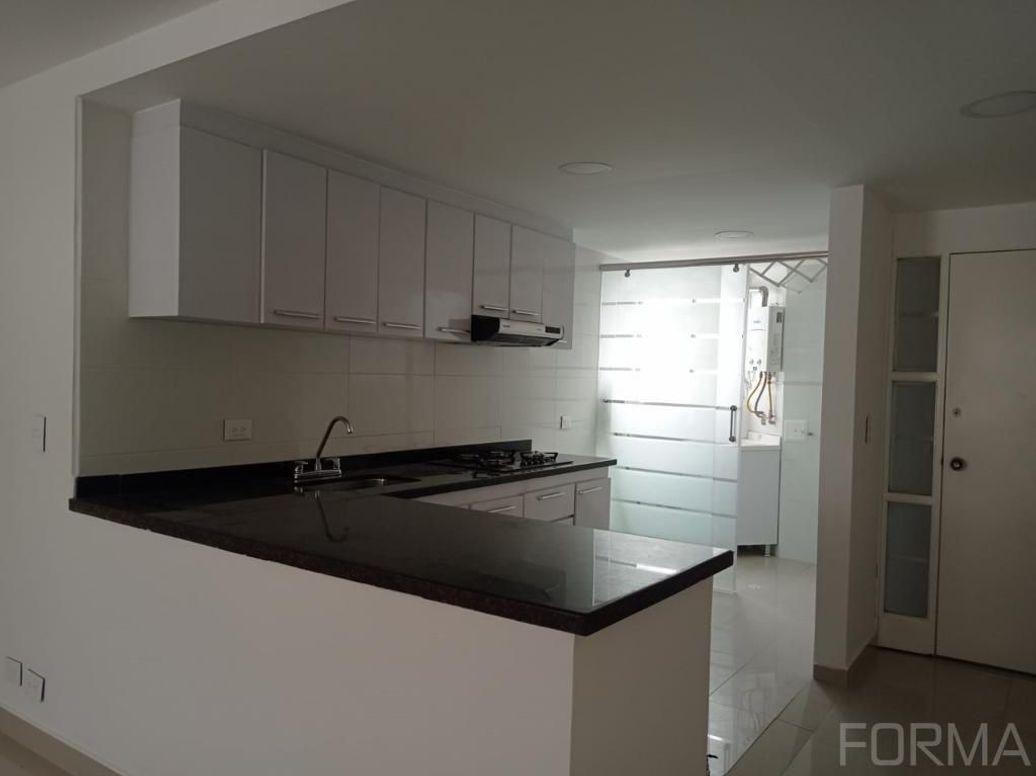 Apartamento de 2 alcobas en venta en Santa Barbara Central, Bogotá, 87 m² · foto 5 de 19