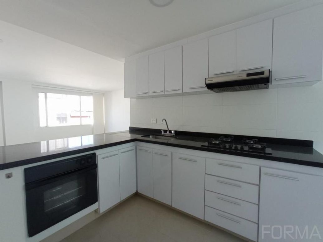Apartamento de 2 alcobas en venta en Santa Barbara Central, Bogotá, 87 m² · foto 9 de 19
