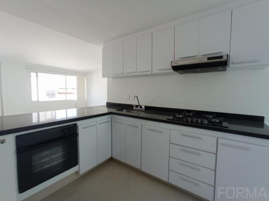Apartamento de 2 alcobas en venta en Santa Barbara Central, Bogotá, 87 m² · foto 7 de 19
