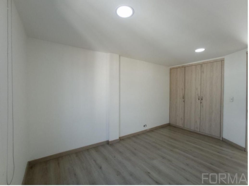 Apartamento de 2 alcobas en venta en Santa Barbara Central, Bogotá, 87 m² · foto 10 de 19