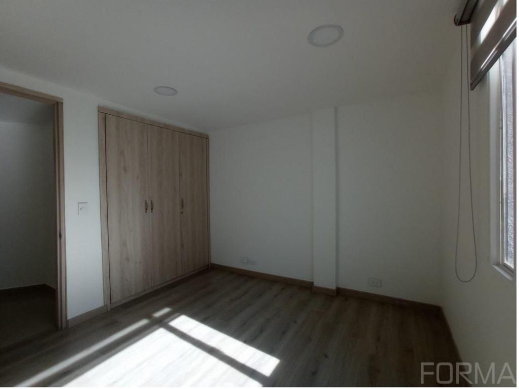 Apartamento de 2 alcobas en venta en Santa Barbara Central, Bogotá, 87 m² · foto 12 de 19