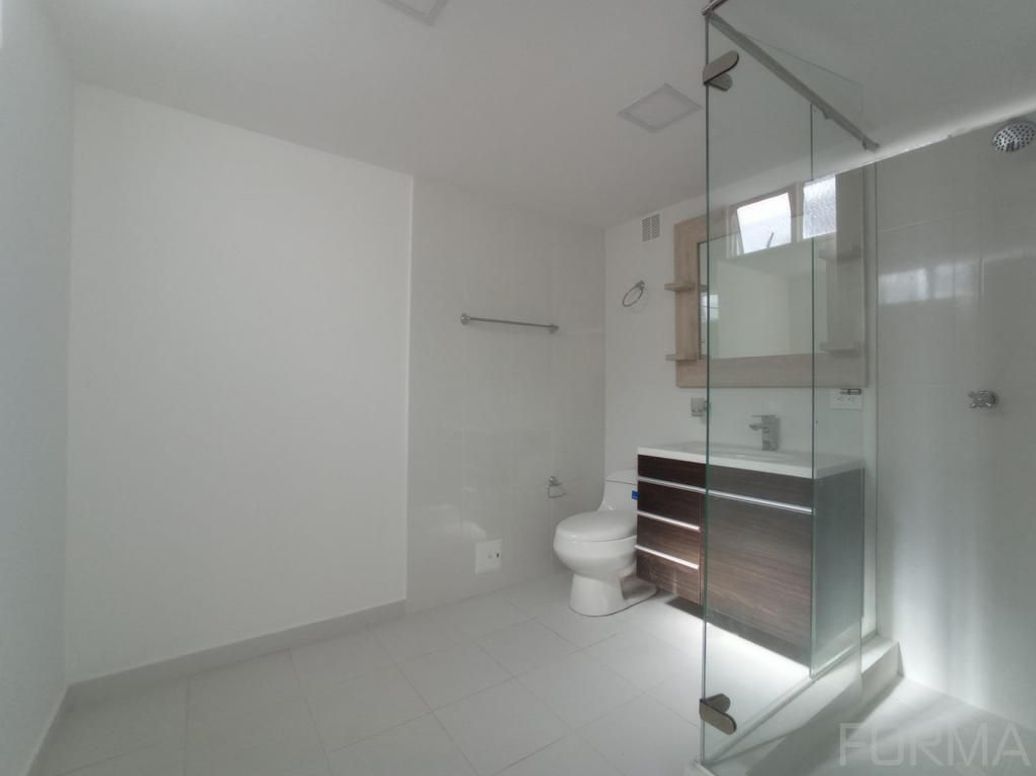 Apartamento de 2 alcobas en venta en Santa Barbara Central, Bogotá, 87 m² · foto 18 de 19
