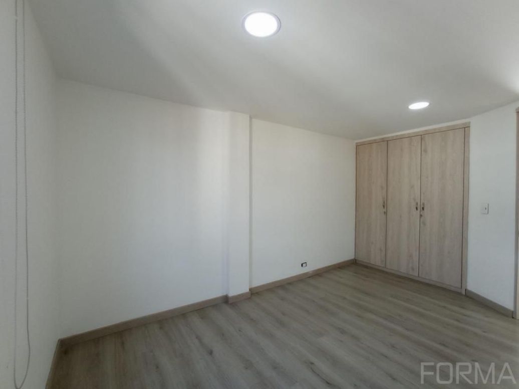 Apartamento de 2 alcobas en venta en Santa Barbara Central, Bogotá, 87 m² · foto 16 de 19