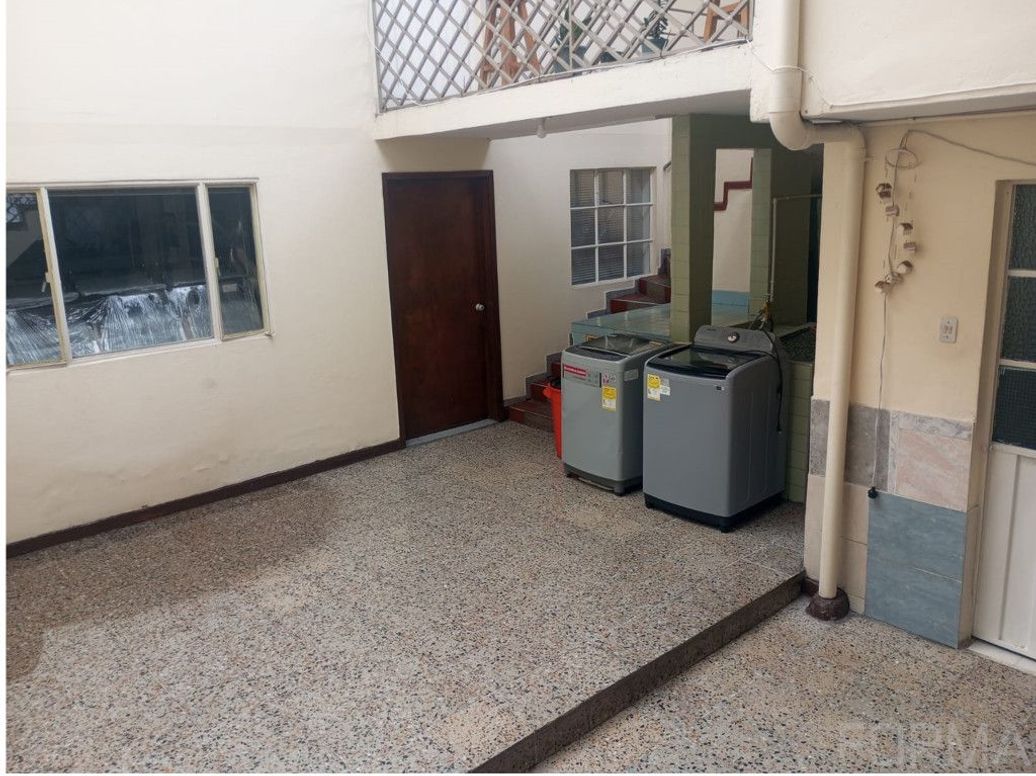 Casa de 5 alcobas en venta en Ciudad Jardín Norte, Bogotá, 268 m² · foto 2 de 20