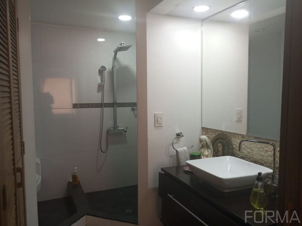 Apartamento de 3 alcobas en venta en Los Cedritos, Bogotá, 90 m² · foto 16 de 17