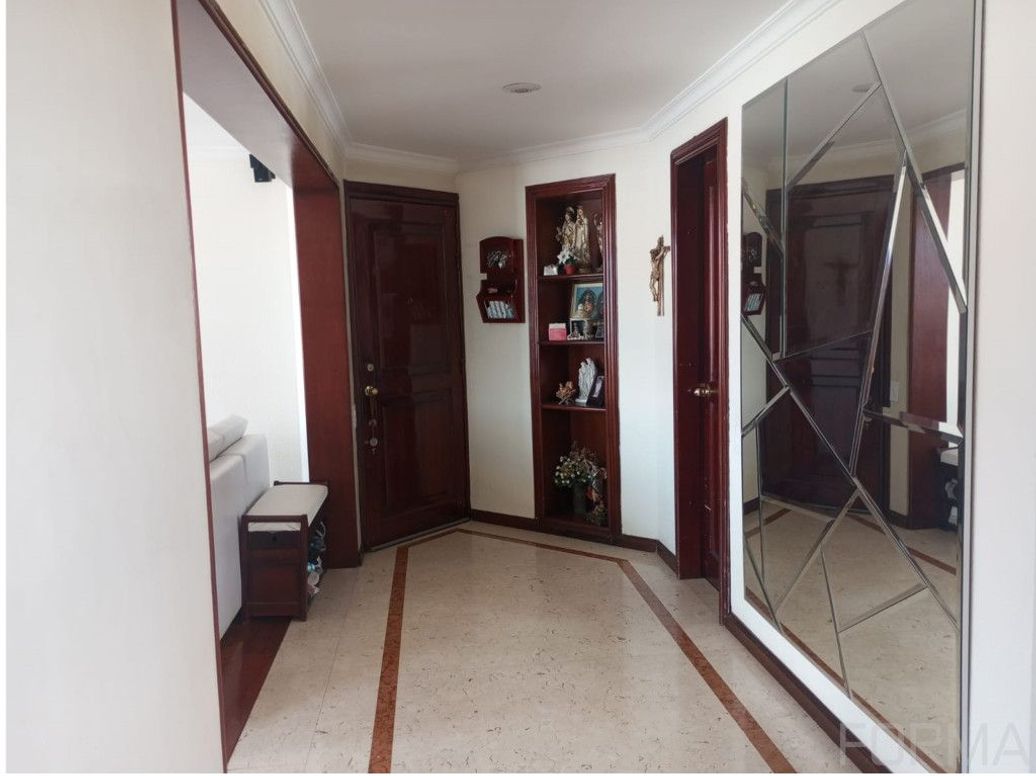 Apartamento de 4 alcobas en venta en Pelodo Del Contry, Bogotá, 270 m² · foto 2 de 20