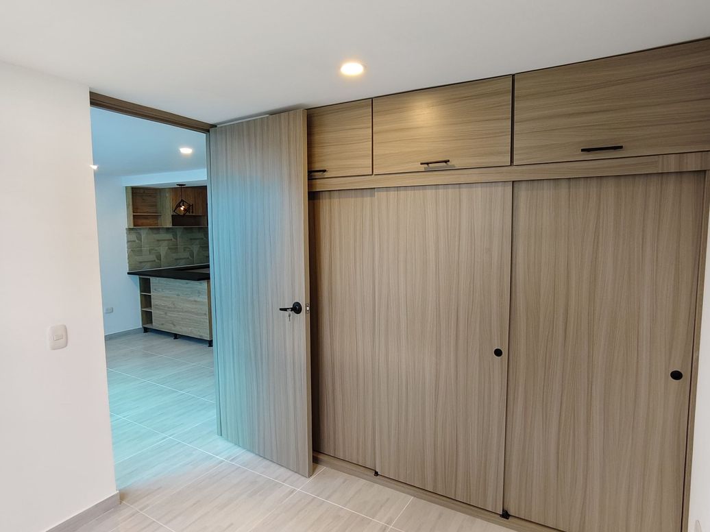 Apartamento de 2 alcobas en arriendo en Ciudad La Salle, Bogotá, 40 m² · foto 2 de 7