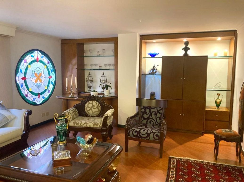 Apartamento de 4 alcobas en venta en La Carolina, Bogotá, 189 m² · foto 2 de 20