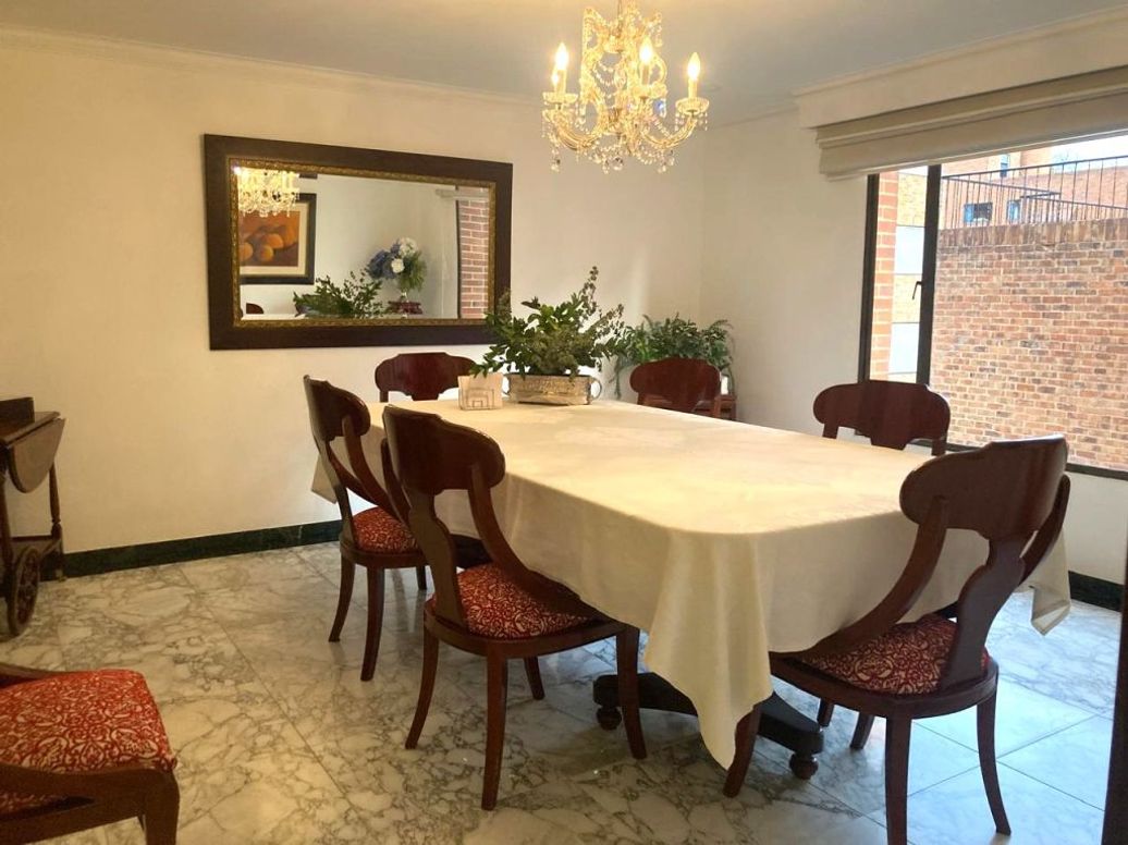 Apartamento de 4 alcobas en venta en La Carolina, Bogotá, 189 m² · foto 3 de 20