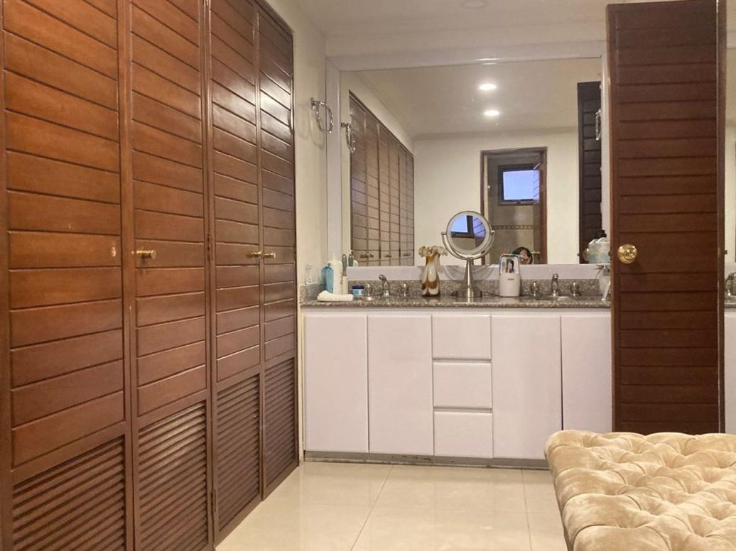 Apartamento de 4 alcobas en venta en La Carolina, Bogotá, 189 m² · foto 9 de 20
