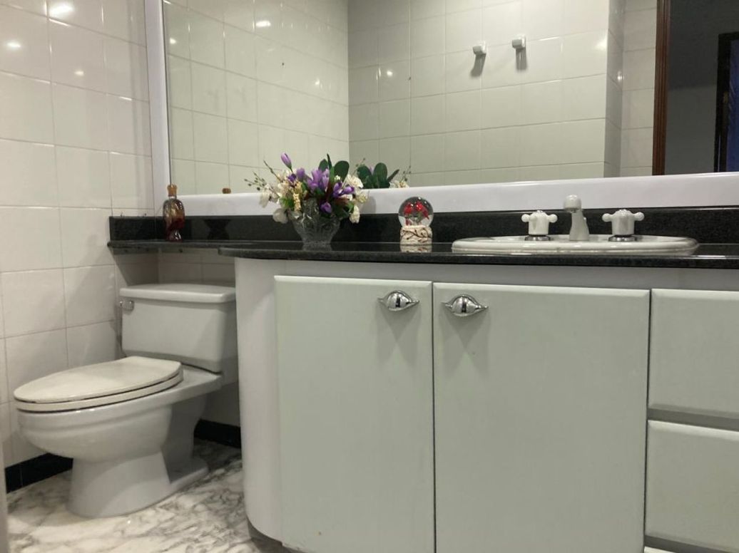 Apartamento de 4 alcobas en venta en La Carolina, Bogotá, 189 m² · foto 15 de 20