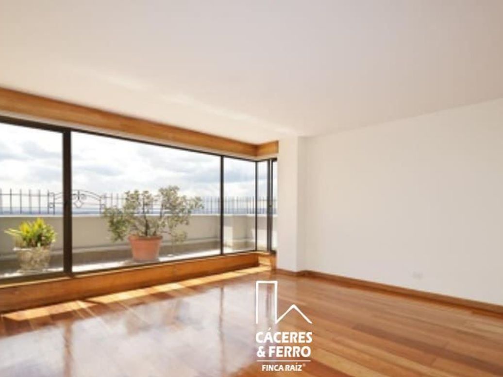 Apartamento de 3 alcobas en venta en El Nogal, Bogotá, 330 m² · foto 3 de 18