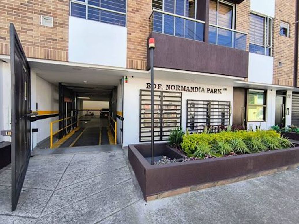 Apartamento de 2 alcobas en venta en Normandía, Bogotá, 71 m² · foto 2 de 20