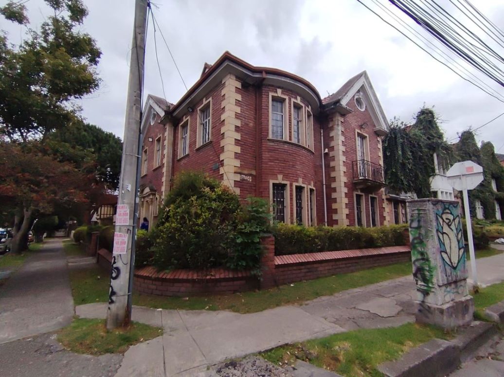 Casa de 13 alcobas en venta en La Magdalena, Bogotá, 828 m² · foto 2 de 20