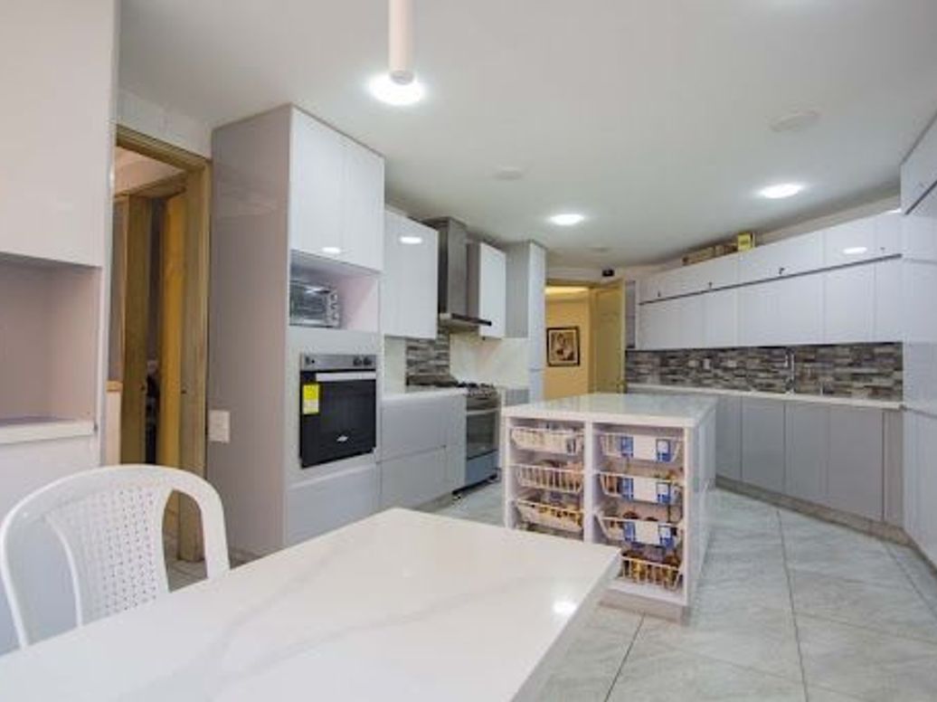Apartamento de 4 alcobas en venta en Santa Barbara Alta, Bogotá, 403 m² · foto 13 de 20
