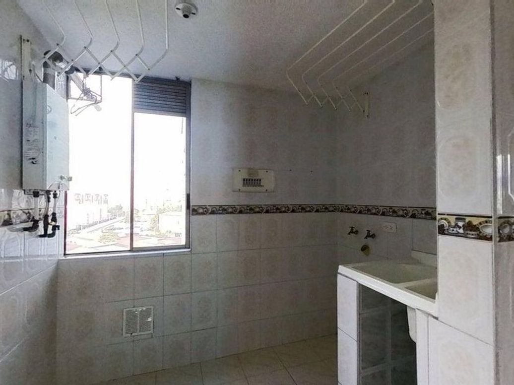 Apartamento de 4 alcobas en venta en Multifamiliares La Paz, Bogotá, 91 m² · foto 3 de 20
