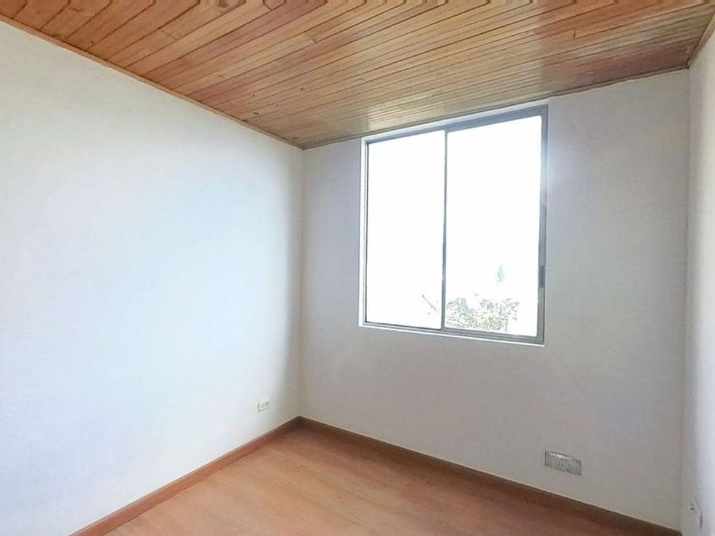 Apartamento de 4 alcobas en venta en Multifamiliares La Paz, Bogotá, 91 m² · foto 9 de 20