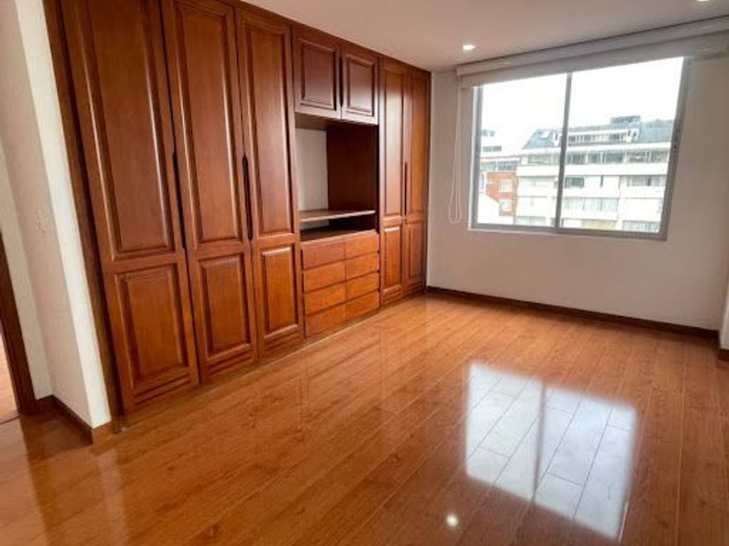 Apartamento de 1 alcoba en venta en Santa Barbara Central, Bogotá, 65 m² · foto 15 de 20