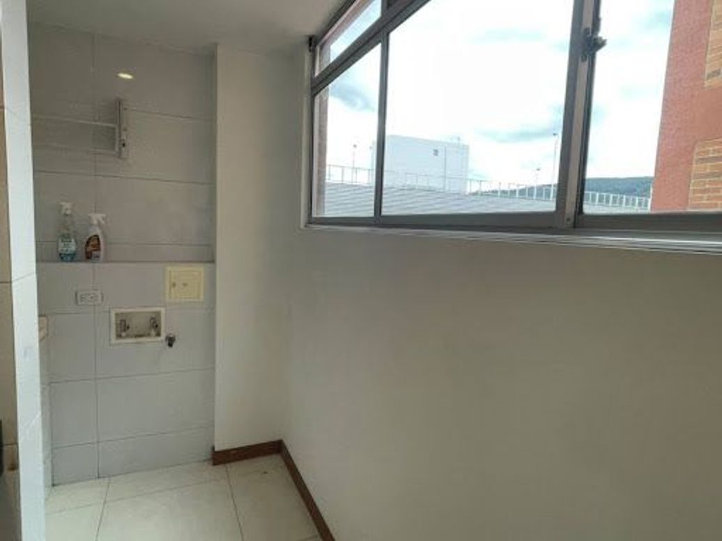 Apartamento de 1 alcoba en venta en Santa Barbara Central, Bogotá, 65 m² · foto 9 de 20