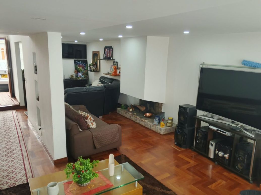 Casa de 3 alcobas en venta en Prado Veraniego Sur, Bogotá, 330 m² · foto 4 de 19