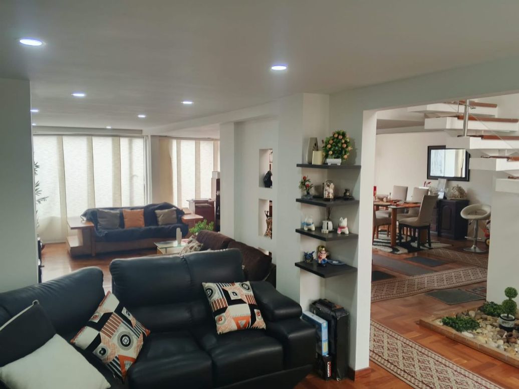 Casa de 3 alcobas en venta en Prado Veraniego Sur, Bogotá, 330 m² · foto 5 de 19