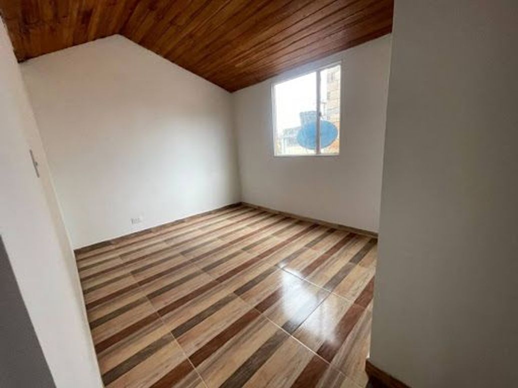 Casa de 4 alcobas en venta en Villas De Granada, Bogotá, 94 m² · foto 4 de 20