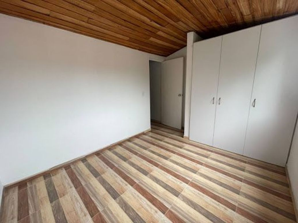 Casa de 4 alcobas en venta en Villas De Granada, Bogotá, 94 m² · foto 2 de 20