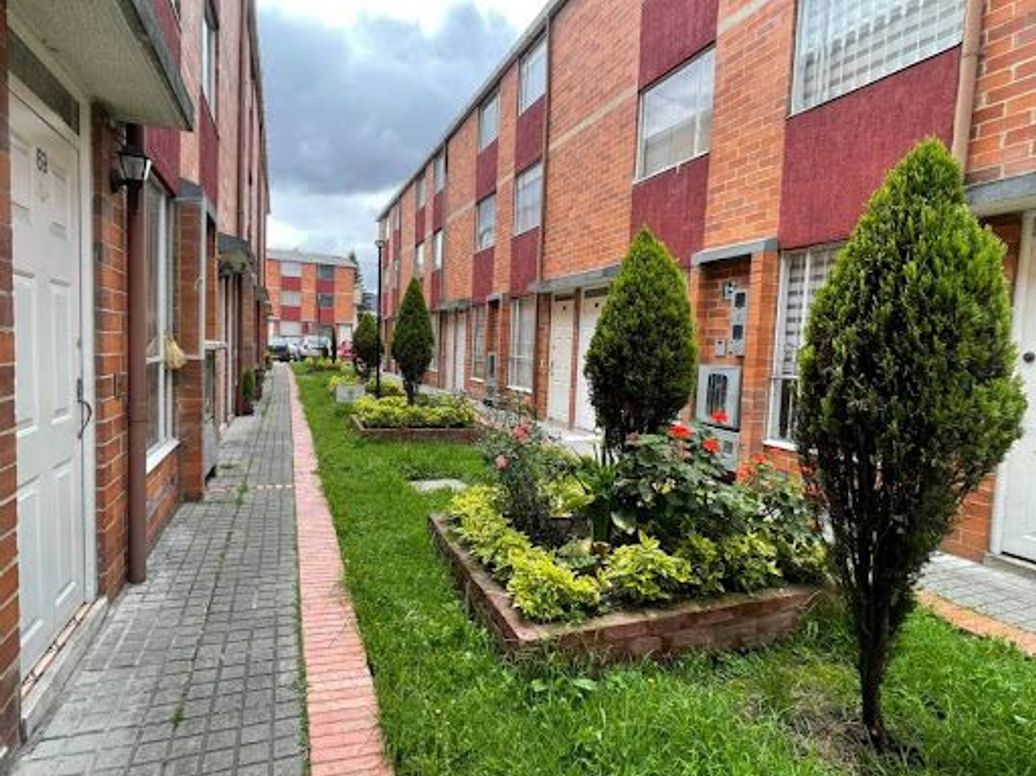 Casa de 4 alcobas en venta en Castilla, Bogotá, 68 m² · foto 3 de 20