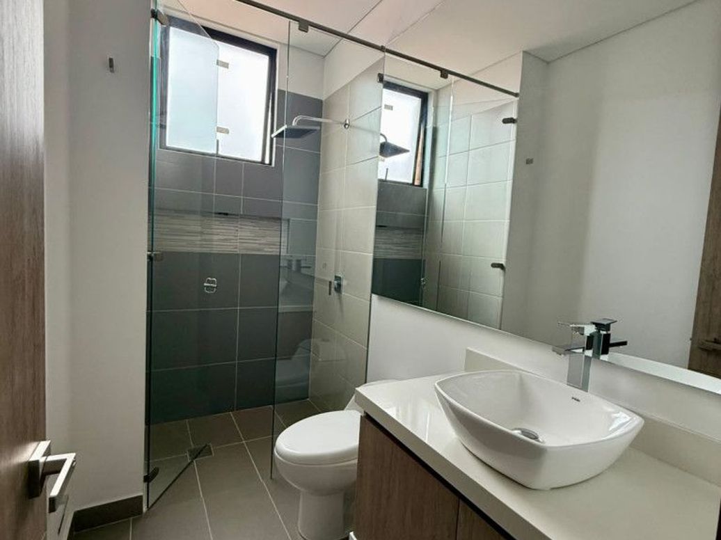 Apartamento de 3 alcobas en arriendo en La Carolina, Bogotá, 160 m² · foto 18 de 20