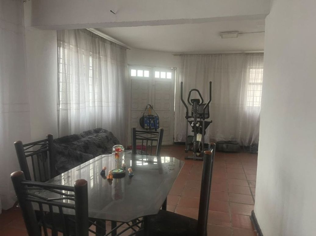 Casa de 7 alcobas en venta en Libertador, Bogotá, 230 m² · foto 3 de 20