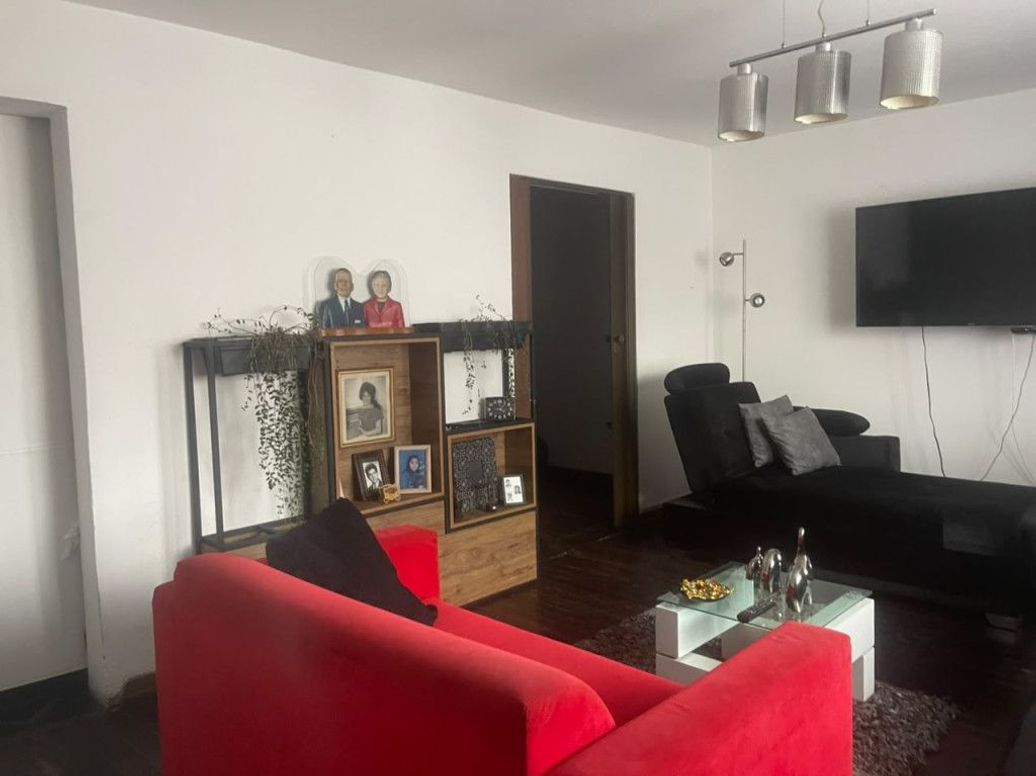 Casa de 7 alcobas en venta en Libertador, Bogotá, 230 m² · foto 2 de 20