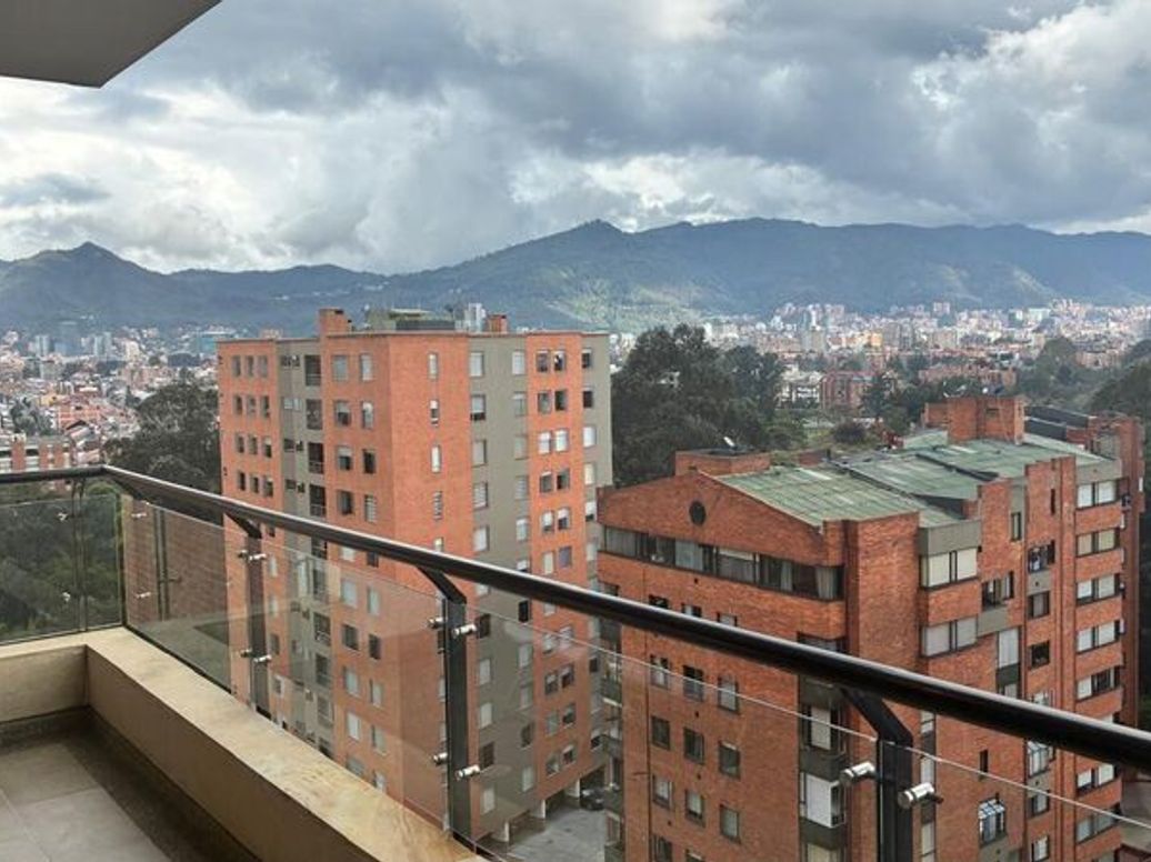 Apartamento de 3 alcobas en venta en Ub. Cordoba Niza, Bogotá, 130 m² · foto 2 de 13