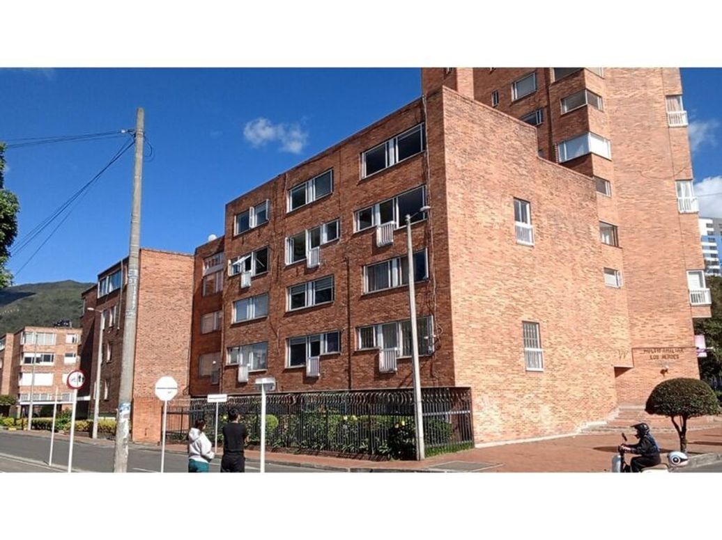 Apartamento de 3 alcobas en venta en Polo Club, Bogotá, 102 m² · foto 2 de 18