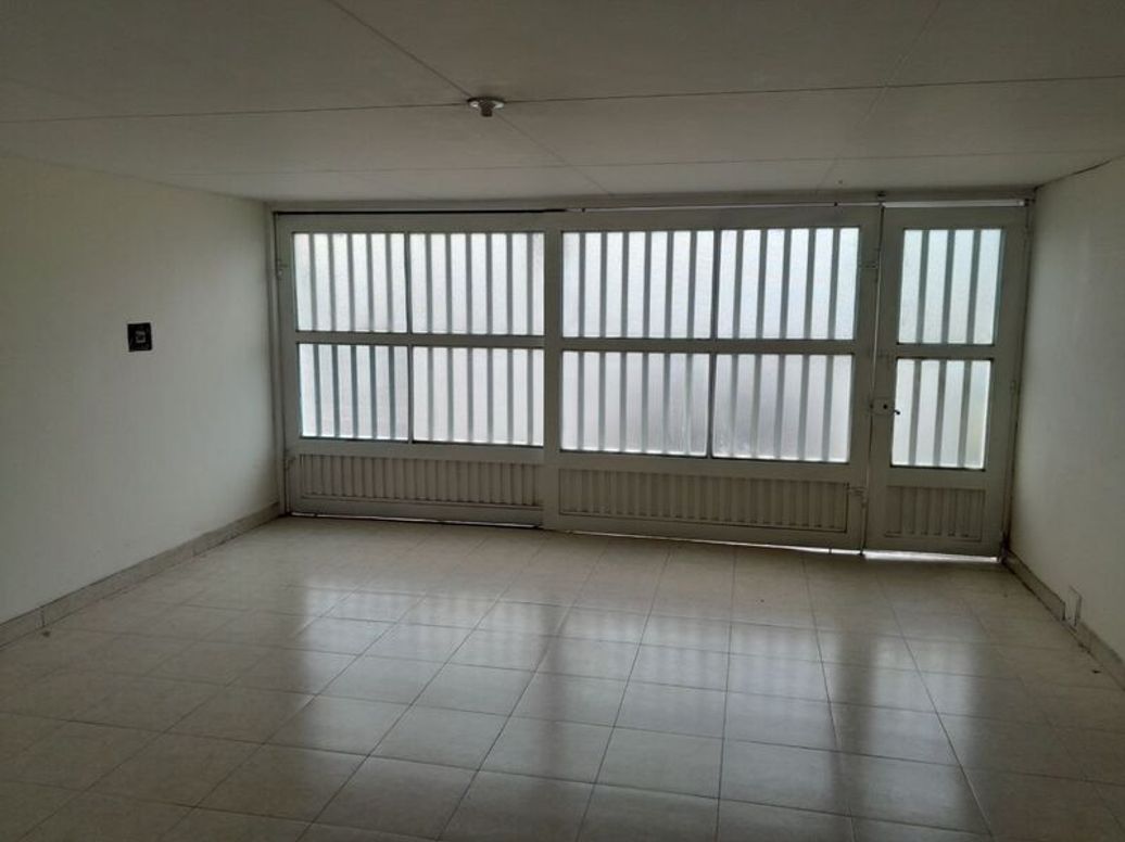 Casa de 4 alcobas en venta en Mónaco, Bogotá, 360 m² · foto 2 de 20