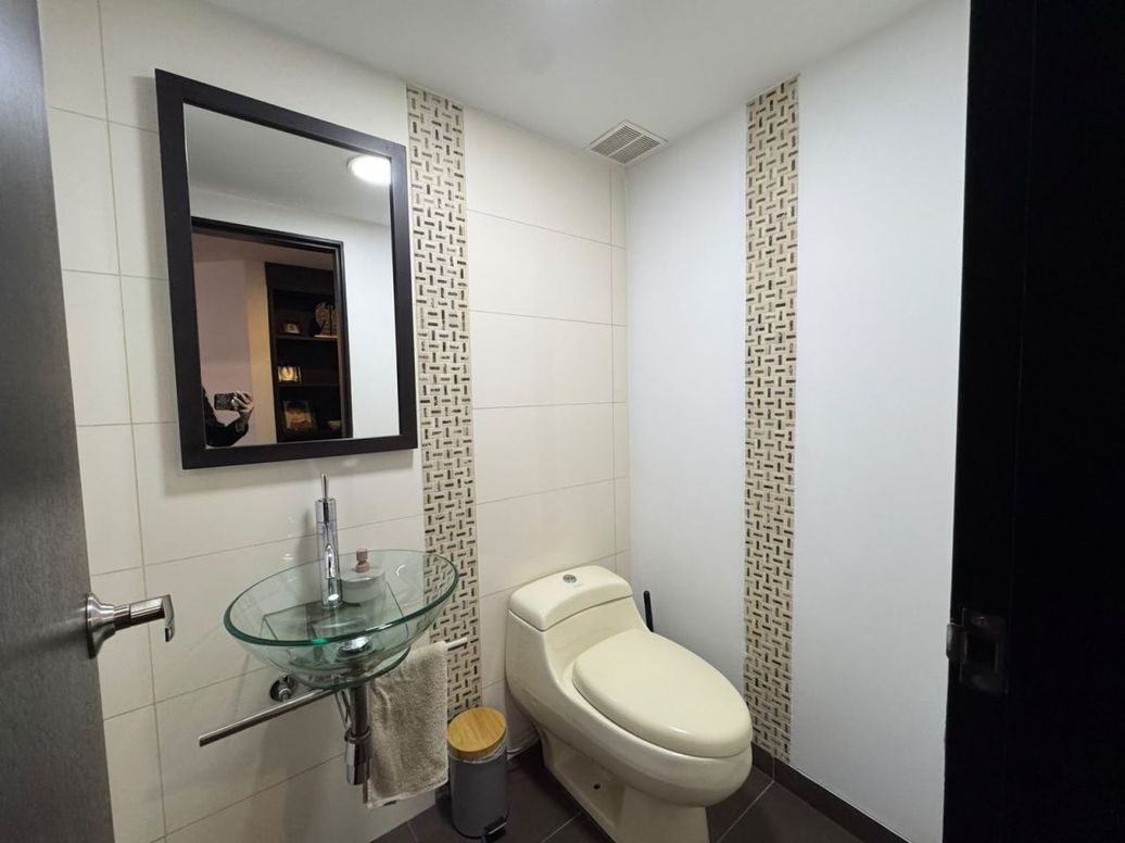 Apartamento de 3 alcobas en venta en Chico Norte Et. Iii, Bogotá, 195 m² · foto 5 de 14