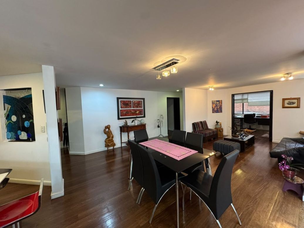 Apartamento de 3 alcobas en venta en Chico Norte Et. Iii, Bogotá, 195 m² · foto 2 de 14